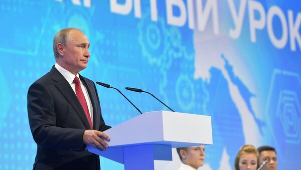Президент РФ Владимир Путин выступает на всероссийском открытом уроке Россия, устремленная в будущее в Ярославле. 1 сентября 2017