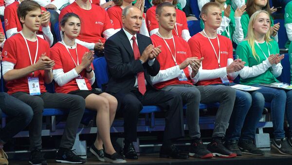 Президент РФ Владимир Путин принимает участие во всероссийском открытом уроке Россия, устремлённая в будущее в Ярославле. 1 сентября 2017