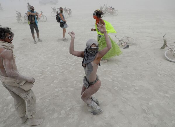 Участники фестиваля Burning Man в Неваде