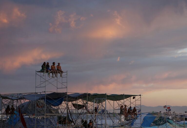 Участники фестиваля Burning Man в Неваде