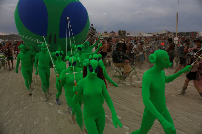 Участники фестиваля Burning Man в Неваде