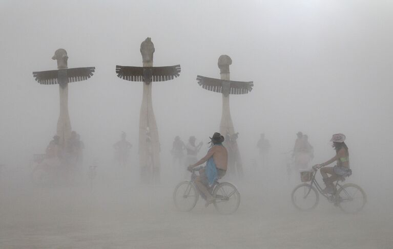 Участники фестиваля Burning Man в Неваде