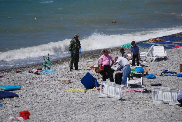 На городском пляже Лазаревского района Сочи произошел взрыв неустановленного взрывного устройства