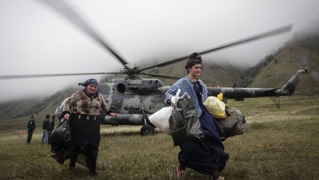 Эвакуация местных жителей и туристов из района схода селя в Республике Кабардино-Балкария. 1 сентября 2017