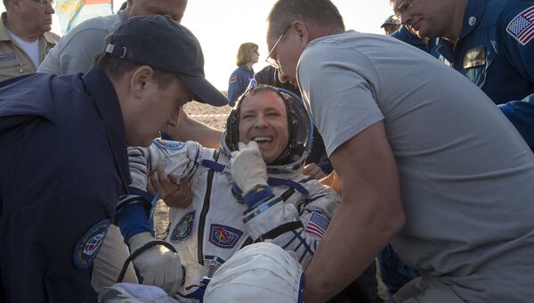 Астронавт Джек Фишер после эвакуации из корабля Союз МС-04. 2 сентября 2017