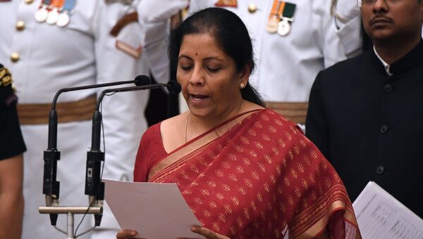 Нирмала Ситхараман принимает присягу в Президентском дворце в Нью-Дели в Индии. 3 сентября 2017