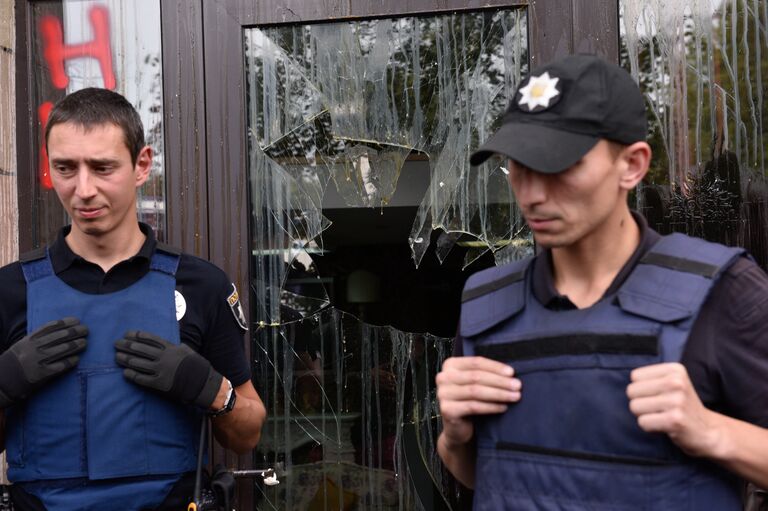 В Киеве разгромили магазин из-за стертых граффити времен евромайдана