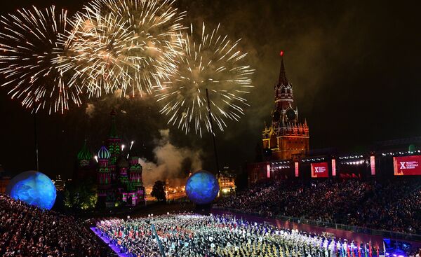Церемония закрытия X Международного военно-музыкального фестиваля Спасская башня в Москве