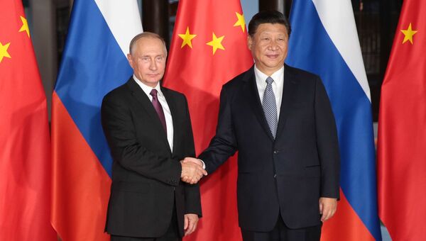 Президент РФ Владимир Путин и председатель КНР Си Цзиньпин. Архивное фото
