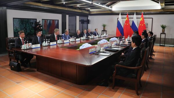 3 сентября 2017. Президент РФ Владимир Путин и председатель КНР Си Цзиньпин во время переговоров на полях саммита БРИКС в Сямэне