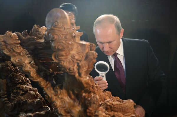 3 сентября 2017. Президент РФ Владимир Путин на выставке культурного наследия Китая в Сямэне