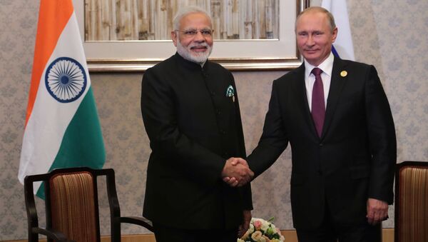 Президент РФ Владимир Путин и премьер-министр Республики Индии Нарендра Моди во время встречи на полях саммита лидеров БРИКС. 4 сентября 2017
