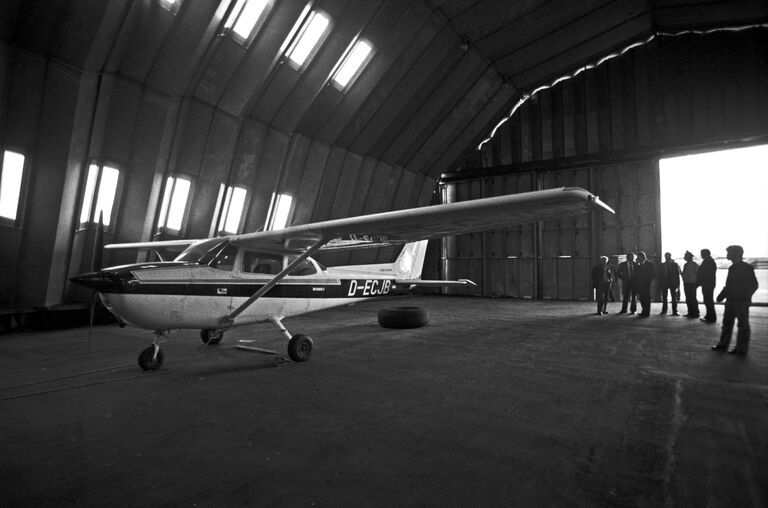 Спортивный самолет Сессна, на котором западногерманский пилот Матиас Руст пересек границу СССР 28 мая 1987 году и приземлился на Красной площади Спортивный самолет Сессна, на котором западногерманский пилот Матиас Руст пересек границу СССР 28 мая 1987 году и приземлился на Красной площади