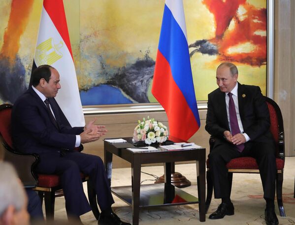 Президент РФ Владимир Путин и президент Арабской Республики Египет Абдул-Фаттах ас-Сиси во время встречи на полях саммита лидеров БРИКС. 4 сентября 2017