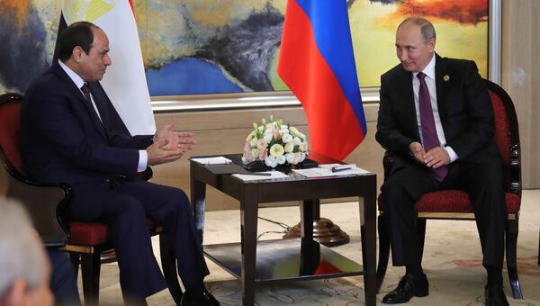 Президент РФ Владимир Путин и президент Арабской Республики Египет Абдул-Фаттах ас-Сиси во время встречи на полях саммита лидеров БРИКС. 4 сентября 2017
