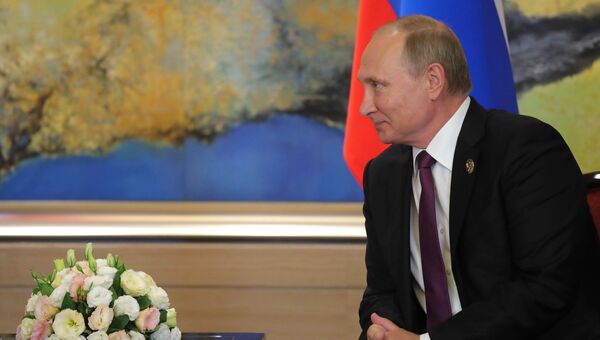 резидент РФ Владимир Путин во время встречи с президентом Арабской Республики Египет Абдул-Фаттахом ас-Сиси на полях саммита лидеров БРИКС. 4 сентября 2017