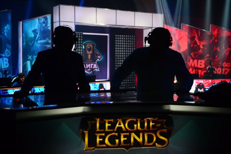 Комментаторы финала Континентальной лиги League of Legends в кинотелевизионном комплексе Главкино в Московской области