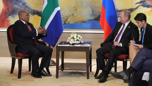 Президент Южно-Африканской Республики Джейкоб Зума и президент РФ Владимир Путин во время встречи на полях саммита лидеров БРИКС. 4 сентября 2017