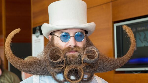 Участник чемпионата мира среди обладателей самых замысловатых бород и усов в Остине, США