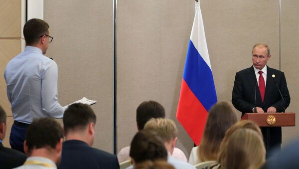 Президент РФ Владимир Путин во время пресс-конференции по итогам саммита лидеров БРИКС. 5 сентября 2017