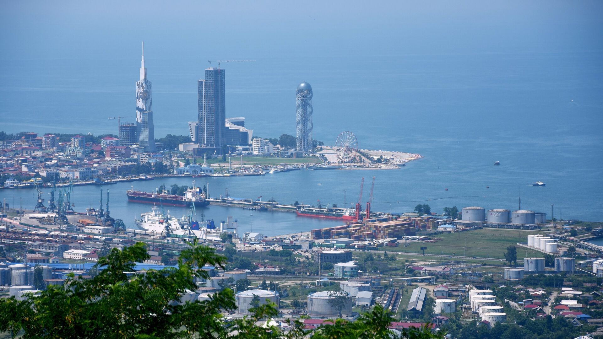 Технологический университет и башня Алфавит в городе Батуми - РИА Новости, 1920, 01.04.2022