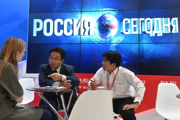 Глава московского представительства японской ассоциации по торговле с Россией и новыми независимыми государствами Саито Даисукэ во время интервью у стенда Международного мультимедийного пресс-центра МИА Россия сегодня на площадке ВЭФ-2017 Глава московского представительства японской ассоциации по торговле с Россией и новыми независимыми государствами Саито Даисукэ во время интервью у стенда Международного мультимедийного пресс-центра МИА Россия сегодня на площадке ВЭФ-2017