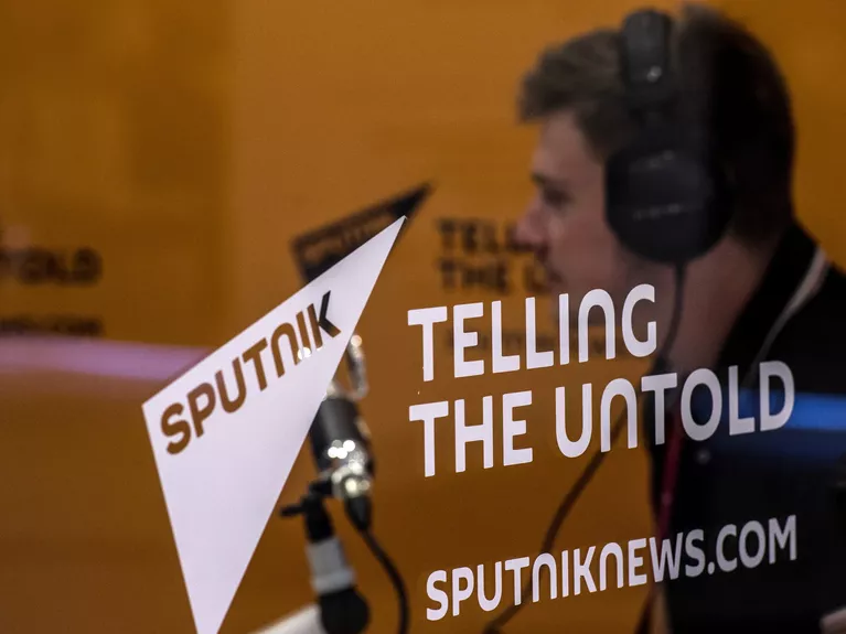 Стенд Информационного агентства и радио Sputnik на площадке Восточного экономического форума во Владивостоке Стенд Информационного агентства и радио Sputnik на площадке Восточного экономического форума во Владивостоке