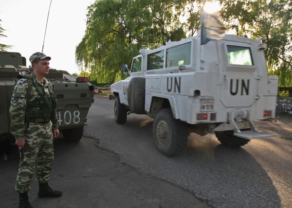 Сотрудники миссии ООН направляются к месту инцидента в грузинском селе Хурча, в 500 метрах от разграничительной линии с Абхазией
