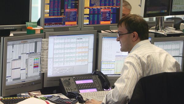 Аналитики ждут снижения рынка акций РФ на открытии в понедельник