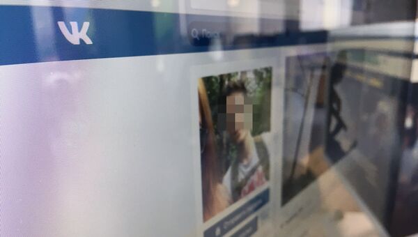 Страница подростка, устроившего стрельбу в школе в Ивантеевке, в социальной сети ВКонтакте на экране монитора