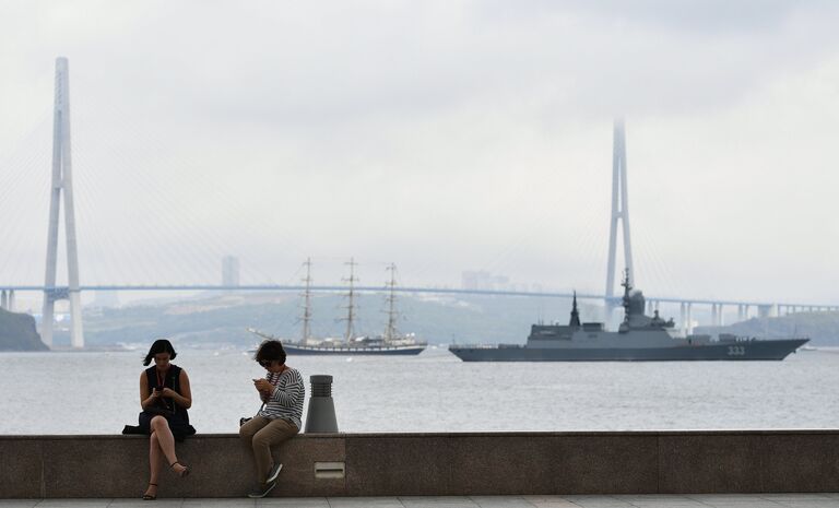 На набережной бухты Аякс, где открылась выставка Улица Дальнего Востока в рамках Восточного экономического форума во Владивостоке На набережной бухты Аякс, где открылась выставка Улица Дальнего Востока в рамках Восточного экономического форума во Владивостоке