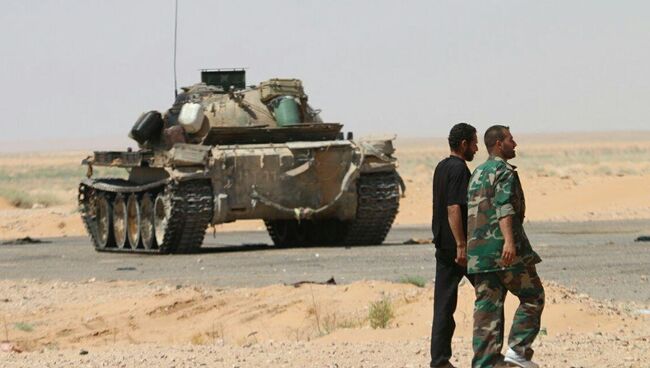 Сирийские военные в окрестностях Дейр-эз-Зора. Архивное фото