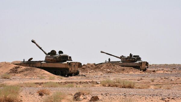 Танки сирийской армии в окрестностях Дейр-эз-Зора. Архивное фото