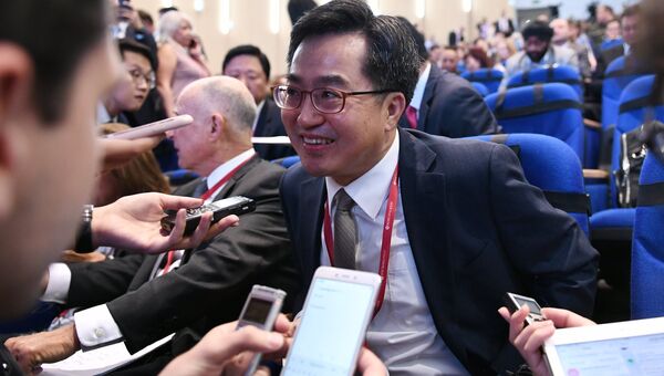Заместитель премьер-министра, министр стратегии и финансов Республики Кореи Ким Дон Юн на открытии Восточного экономического форума во Владивостоке