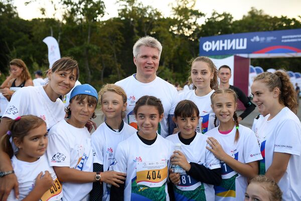 Самую длинную дистанцию выбрал министр спорта РФ Павел Колобков, который присоединился к марафону.