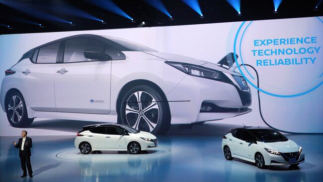 Презентация электромобиля Nissan Leaf в Японии