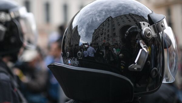 Полицейские в Москве во время несанкционированной акции. Архивное фото
