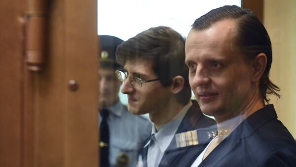 Члены хакерской группы Шалтай-Болтай Константин Тепляков  и Александр Филинов во время оглашения приговора в Московском городском суде. 6 сентября 2017