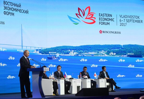 Президент РФ Владимир Путин выступает на пленарном заседании III Восточного экономического форума во Владивостоке