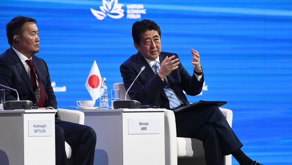 Премьер-министр Японии Синдзо Абэ выступает на Восточном экономическом форуме во Владивостоке. 7 сентября 2017