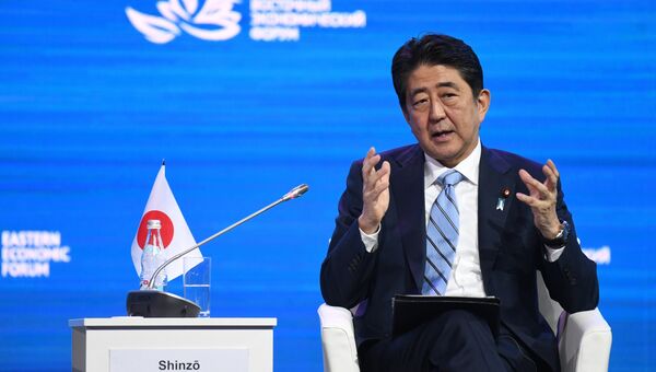 Премьер-министр Японии Синдзо Абэ выступает на Восточном экономическом форуме во Владивостоке. 7 сентября 2017