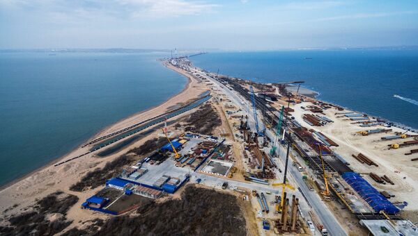 Строительство транспортного перехода через Керченский пролив на острове Тузла в Азовском море. 13 марта 2017
