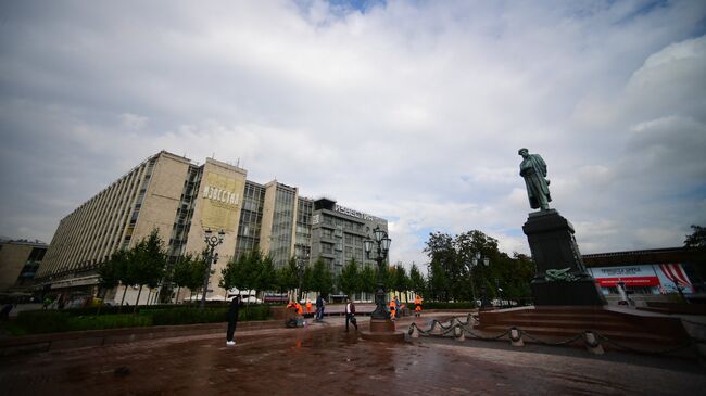 Памятник А.С. Пушкину на Пушкинской площади в Москве после реставрации