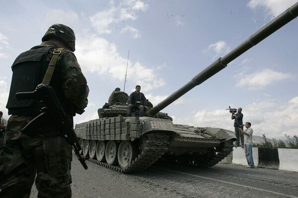 В сторону Цхинвали движутся грузинские танки и пехота