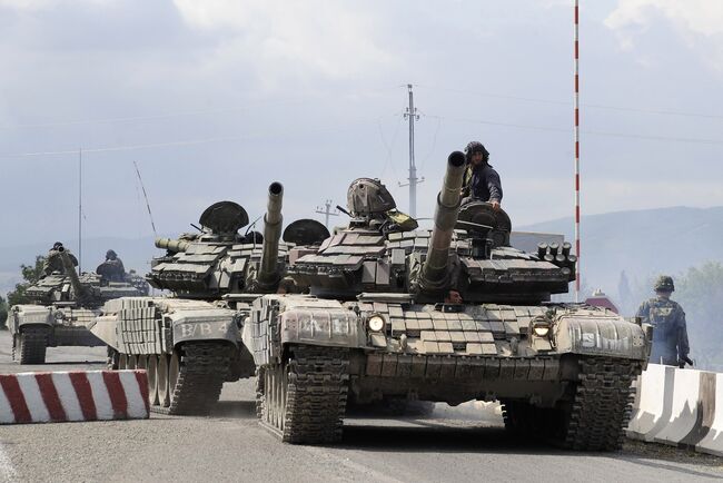 Грузинские танки идут к Цхинвали
