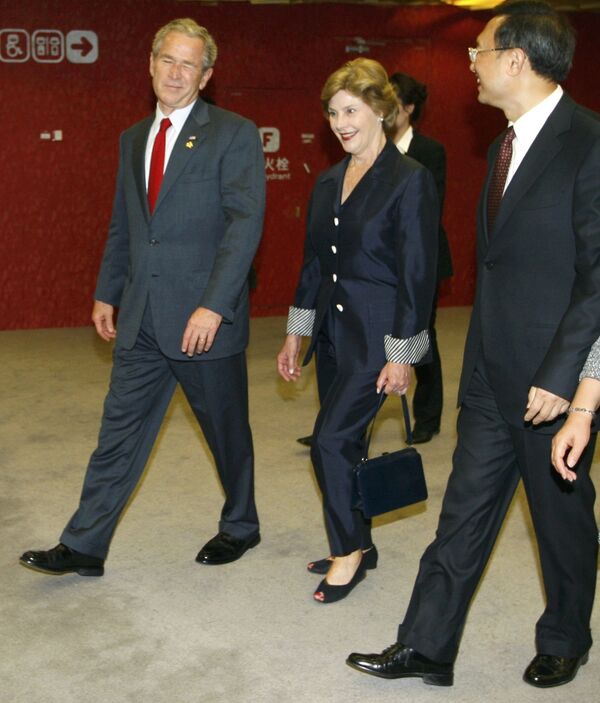 Джордж Буш с супругой Лорой перед открытием Олимпиады в Пекине