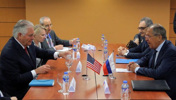 Министр иностранных дел РФ Сергей Лавров и государственный секретарь США Рекс Тиллерсон во время встречи на полях АСЕАН в Маниле