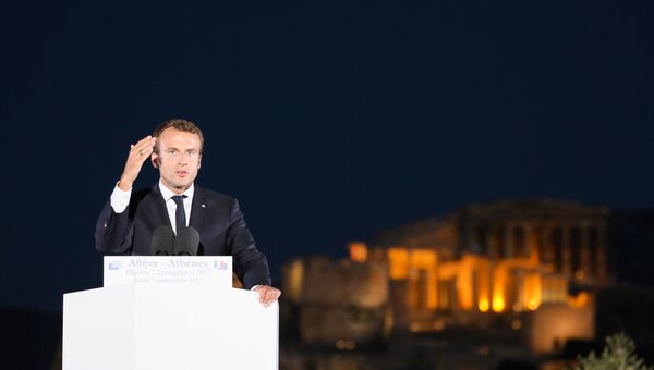 Президент Франции Эммануэль Макрон выступает на холме Пныкс в Афинах в рамках официального визита в Грецию. 7 сентября 2017
