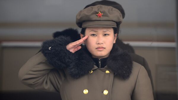 Девушка в военной форме в Пхеньяне. Архивное фото