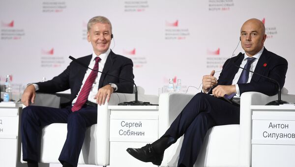 Мэр Москвы Сергей Собянин (слева) и министр финансов РФ Антон Силуанов